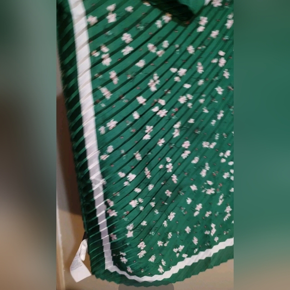 Banana Republic Silky Green Floral Accordion Style Kimono, OSFM - Picture 3 of 6